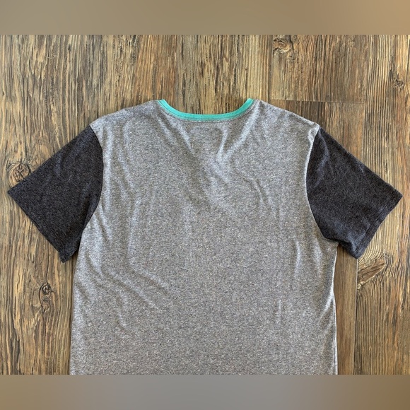 On the Byas Colorblock S/S Henley Tee Shirt Mens L Gray Speckled Teal Pocket - Picture 10 of 10
